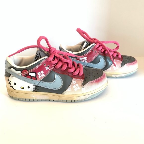 hello kitty nike high dunks